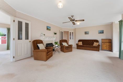 Photo of property in 4 Frank Frethey Place, Highlands Park, New Plymouth, 4312