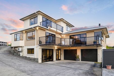 Photo of property in 10 Larsen Place, Merrilands, New Plymouth, 4312