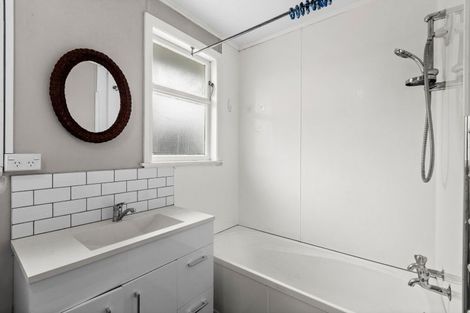 Photo of property in 15 Tasman Street, Havelock North, 4130