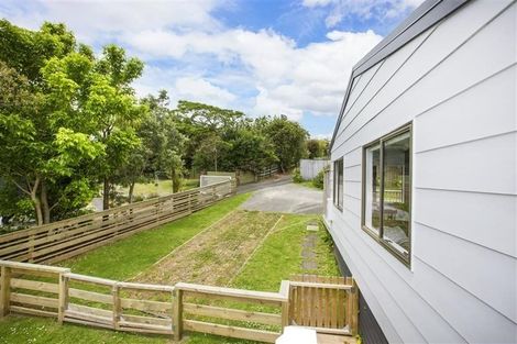 Photo of property in 18 Kahurangi Place, Snells Beach, 0920