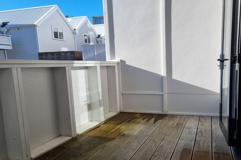 Photo of property in Pirie Street Townhouses, 2/35 Pirie Street, Mount Victoria, Wellington, 6011