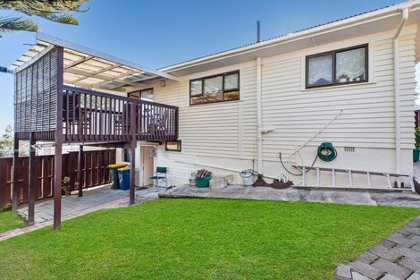 Photo of property in 1/81 Awaroa Road, Sunnyvale, Auckland, 0612