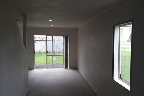 Photo of property in 35 Brashier Circle, Sunnyvale, Auckland, 0612