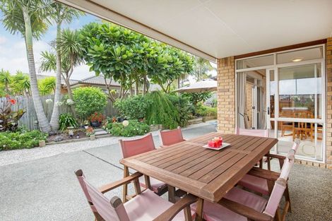 Photo of property in 4 Saltwood Street, Red Beach, 0932