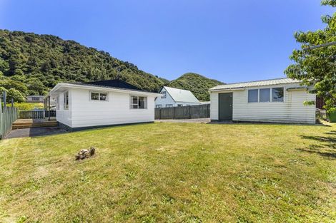 Photo of property in 24 Hartford Crescent, Totara Park, Upper Hutt, 5018