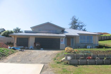Photo of property in 2 Rabbit Way, Whitianga, 3510