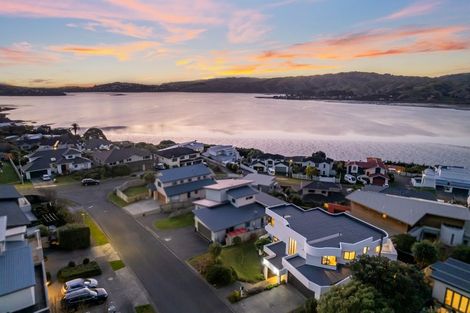 Photo of property in 5 Bowsprit Way, Whitby, Porirua, 5024