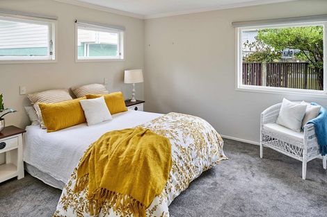 Photo of property in 46 Grays Road, Plimmerton, Porirua, 5026