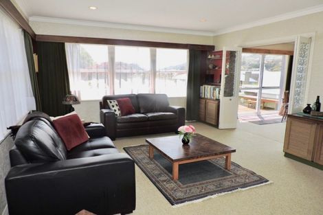 Photo of property in 13 Redwood Avenue, Tawa, Wellington, 5028