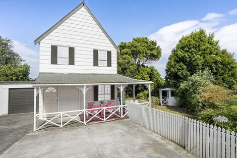 Photo of property in 2/1 Cascades Road, Pakuranga Heights, Auckland, 2010