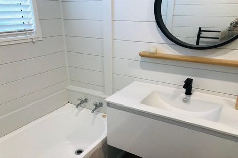 Photo of property in 2/35 Sunnynook Road, Forrest Hill, Auckland, 0620