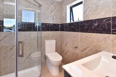 Photo of property in 7b Waiari Road, Conifer Grove, Takanini, 2112