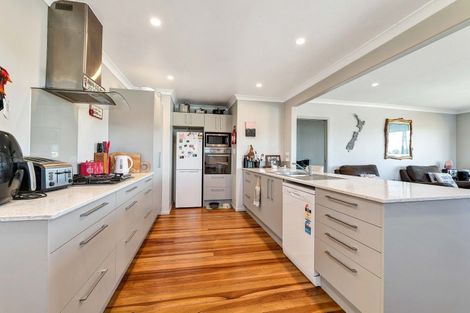 Photo of property in 29 Simons Street, Moturoa, New Plymouth, 4310