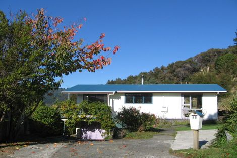 Photo of property in 12 Tiroiti Grove, Stokes Valley, Lower Hutt, 5019