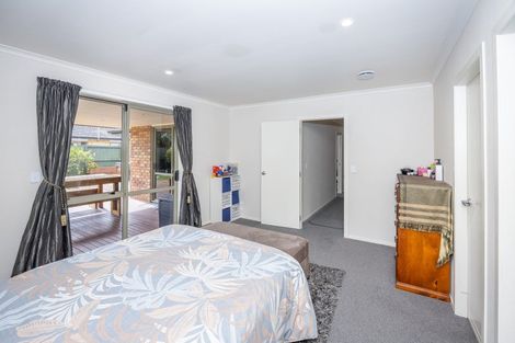 Photo of property in 17 Whitford Place, Rototuna North, Hamilton, 3210