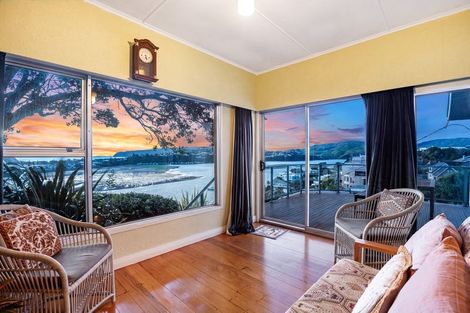 Photo of property in 61 Bayview Road, Paremata, Porirua, 5024