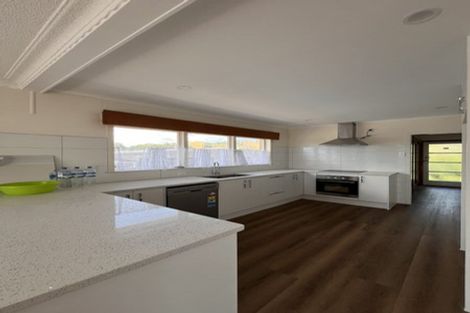 Photo of property in 90 Coronation Road, Mangere Bridge, Auckland, 2022