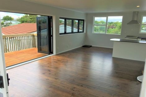 Photo of property in 69a Totara Road, Te Atatu Peninsula, Auckland, 0610