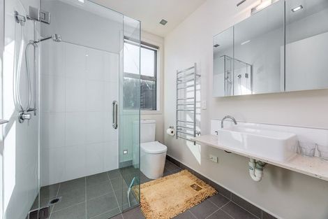 Photo of property in 106 Hillcrest Road, Hatfields Beach, Orewa, 0931