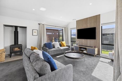 Photo of property in 37 Farrant Drive, Wanaka, 9305