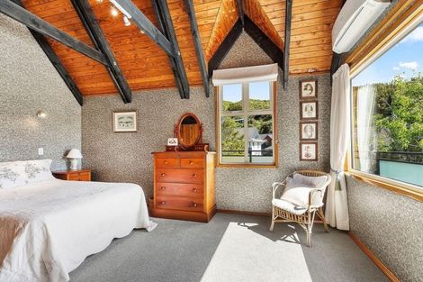 Photo of property in 5 Newnham Court, Tawa, Wellington, 5028