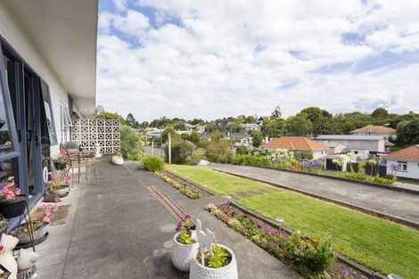 Photo of property in 73 Great North Road, Saint Johns Hill, Whanganui, 4501