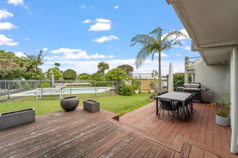 Photo of property in 2/18 Parr Terrace, Castor Bay, Auckland, 0620