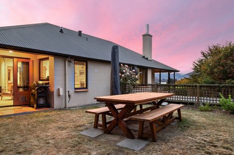 Photo of property in 7 Sycamore Place, Wanaka, 9305