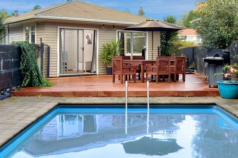 Photo of property in 24 Cutler Street, New Lynn, Auckland, 0600
