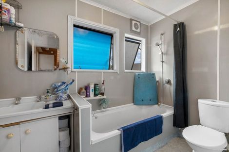 Photo of property in 1/13 Blanes Road, Weymouth, Auckland, 2103