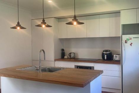 Photo of property in 11 Woodleigh Street, Frankleigh Park, New Plymouth, 4310