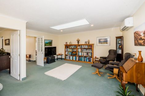 Photo of property in 2 Charnwood Grove, Waikanae, 5036