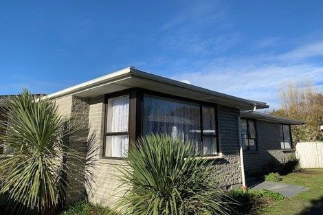 Photo of property in 77 Staveley Street, Avonhead, Christchurch, 8042