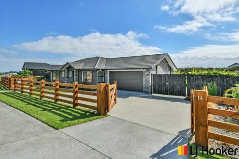 Photo of property in 14 Dame Nganeko Drive, Glenbrook, Waiuku, 2681