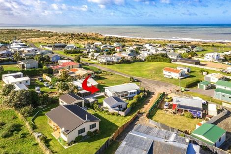 Photo of property in 32 Okiwa Terrace, Waiinu Beach, Whanganui, 4588