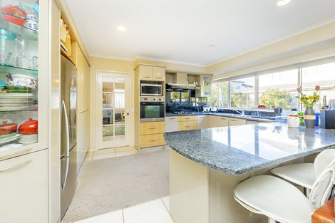 Photo of property in 42 Thornbury Crescent, East Tamaki Heights, Auckland, 2016