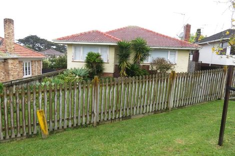 Photo of property in 1/3 Aorangi Place, Birkenhead, Auckland, 0626