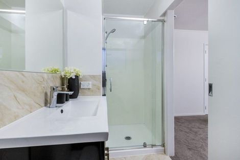 Photo of property in 1/24 Sandown Road, Rothesay Bay, Auckland, 0630