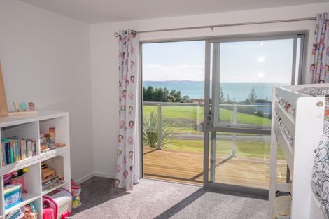 Photo of property in 68 Stratford Drive, Cable Bay, 0420