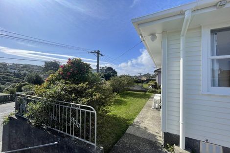 Photo of property in 19 Spenmoor Street, Newlands, Wellington, 6037