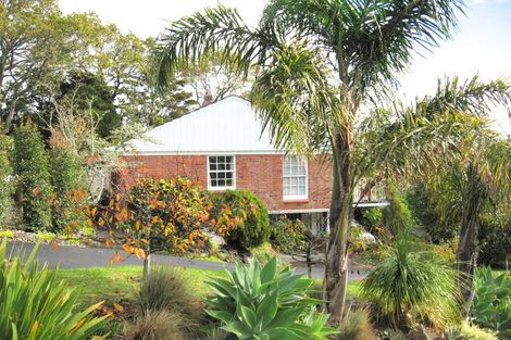 Photo of property in 8 Pleasant Place, Mellons Bay, Auckland, 2014