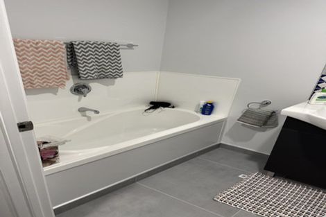 Photo of property in 20 Mason Street, New Lynn, Auckland, 0600