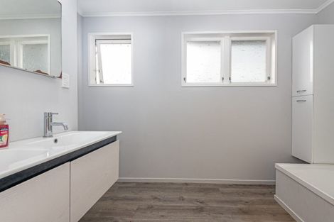 Photo of property in 22 Motuoapa Place, Kelvin Grove, Palmerston North, 4414