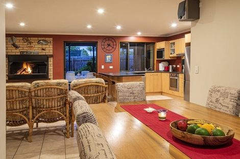 Photo of property in 4 Curlew Place, One Tree Point, 0118