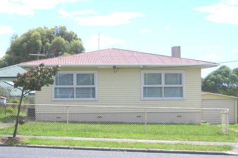 Photo of property in 2/27 Raleigh Road, Northcote, Auckland, 0627