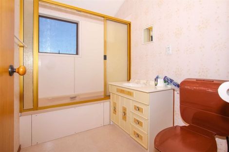 Photo of property in 1/58 Hillcrest Avenue, Hillcrest, Auckland, 0627