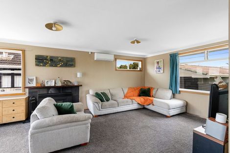 Photo of property in 2 Quinn Road, Levin, 5510