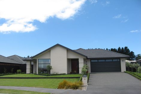 Photo of property in 32 Foresters Crescent, Parklands, Christchurch, 8083