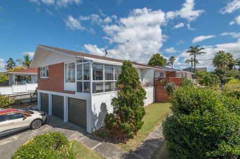 Photo of property in 3/5 Onepoto Road, Hauraki, Auckland, 0622