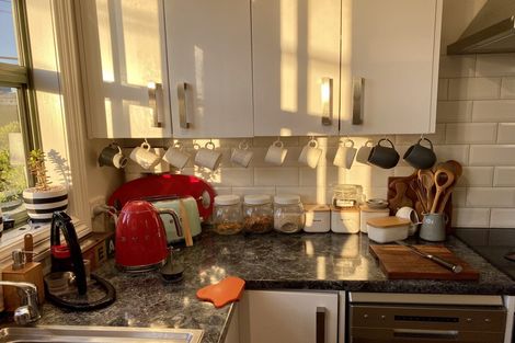 Photo of property in 2/168 Tinakori Road, Thorndon, Wellington, 6011